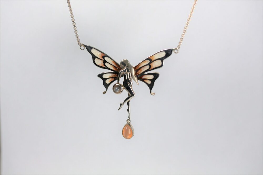 Silbercollier mit Schmetterling