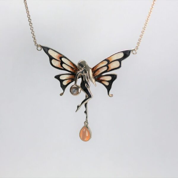 Silbercollier mit Schmetterling